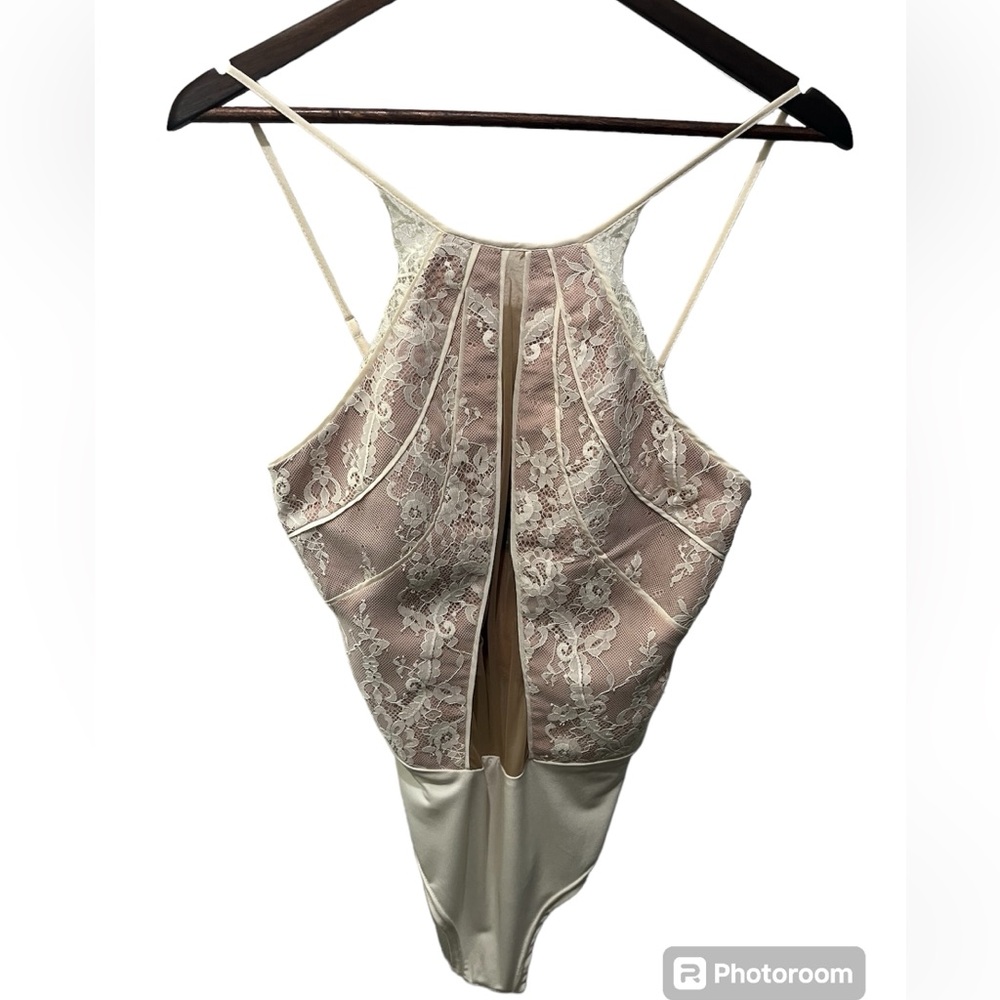 STYLE STALKER IVORY LACE NUDE SHEER DETAIL BODYSUIT SIZE SMALL